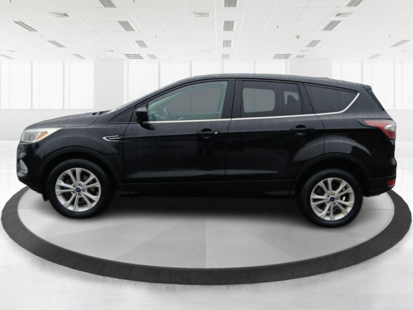2017 Ford Escape SE FWD (1FMCU0GD3HU) with an 1.5L L4 DOHC 16V engine, 6-Speed Automatic transmission, located at 1951 S Dayton Lakeview Rd., New Carlisle, OH, 45344, (937) 908-9800, 39.890999, -84.050255 - Photo#4