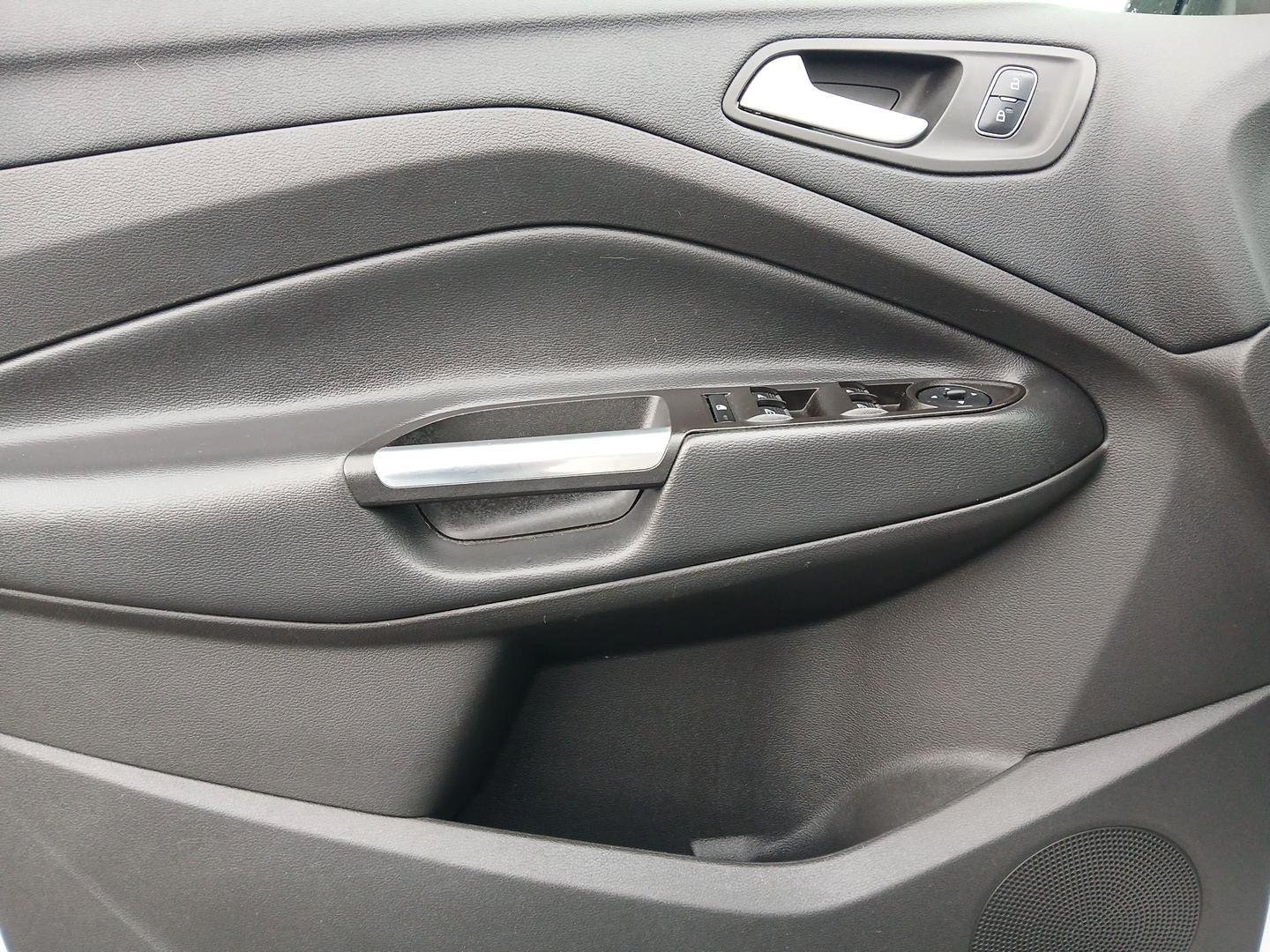 2017 Ford Escape SE FWD (1FMCU0GDXHU) with an 1.5L L4 DOHC 16V engine, 6-Speed Automatic transmission, located at 1951 S Dayton Lakeview Rd., New Carlisle, OH, 45344, (937) 908-9800, 39.890999, -84.050255 - Photo#18