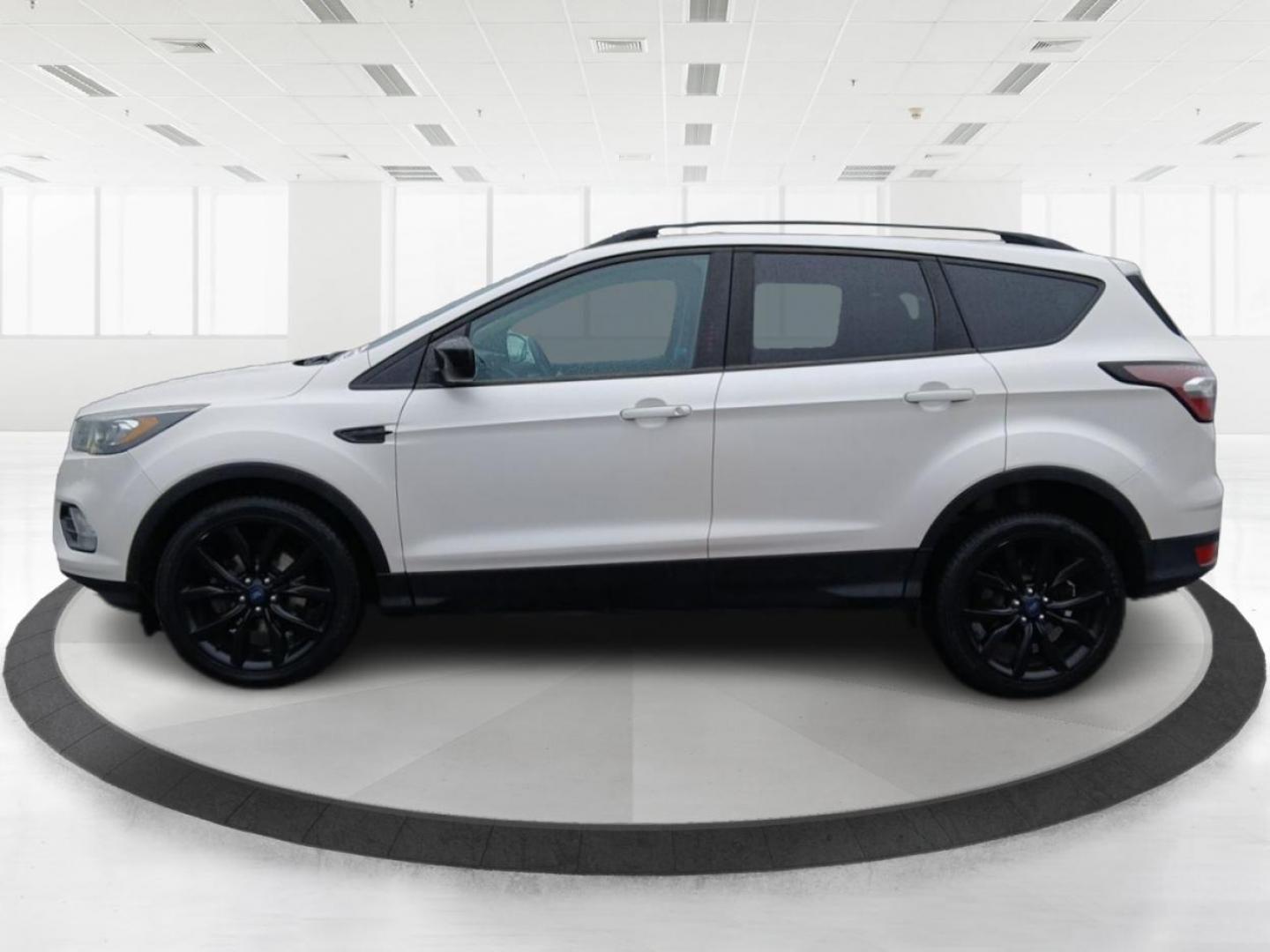 2017 Ford Escape SE FWD (1FMCU0GDXHU) with an 1.5L L4 DOHC 16V engine, 6-Speed Automatic transmission, located at 1951 S Dayton Lakeview Rd., New Carlisle, OH, 45344, (937) 908-9800, 39.890999, -84.050255 - Photo#5