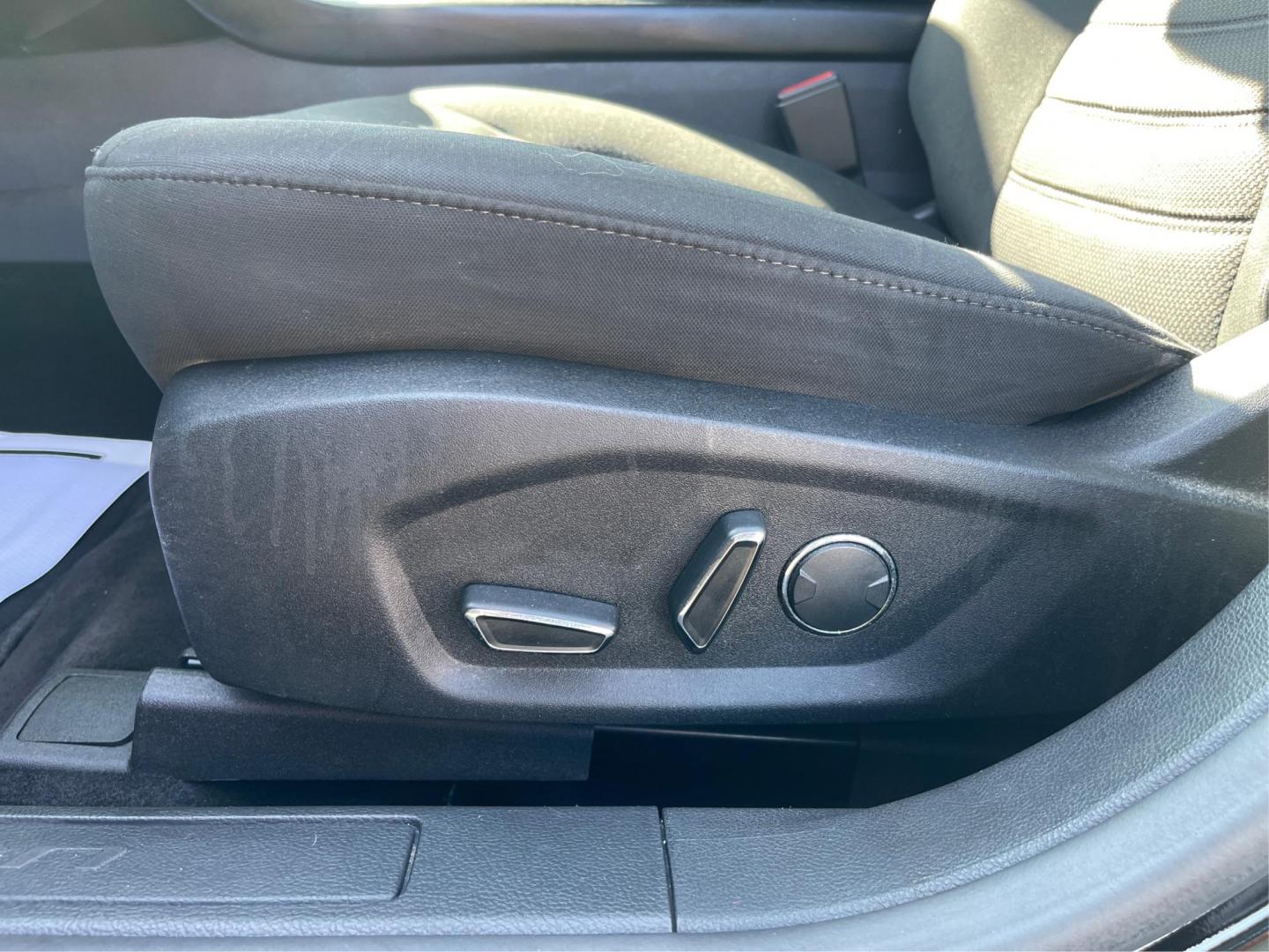 2017 Ford Fusion SE (3FA6P0HD1HR) with an 1.5L L4 DOHC 16V engine, 6-Speed Automatic transmission, located at 880 E. National Road, OH, 45377, (937) 908-9800, 39.891918, -84.183975 - Photo#17