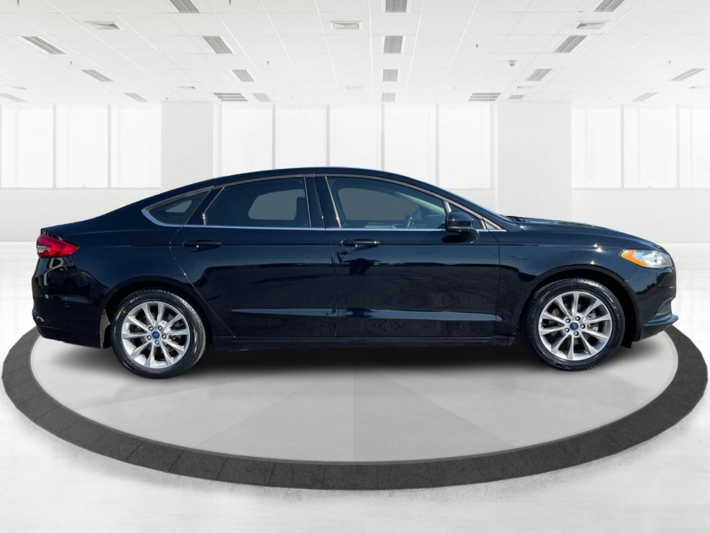 2017 Ford Fusion SE (3FA6P0HD1HR) with an 1.5L L4 DOHC 16V engine, 6-Speed Automatic transmission, located at 880 E. National Road, OH, 45377, (937) 908-9800, 39.891918, -84.183975 - Photo#1