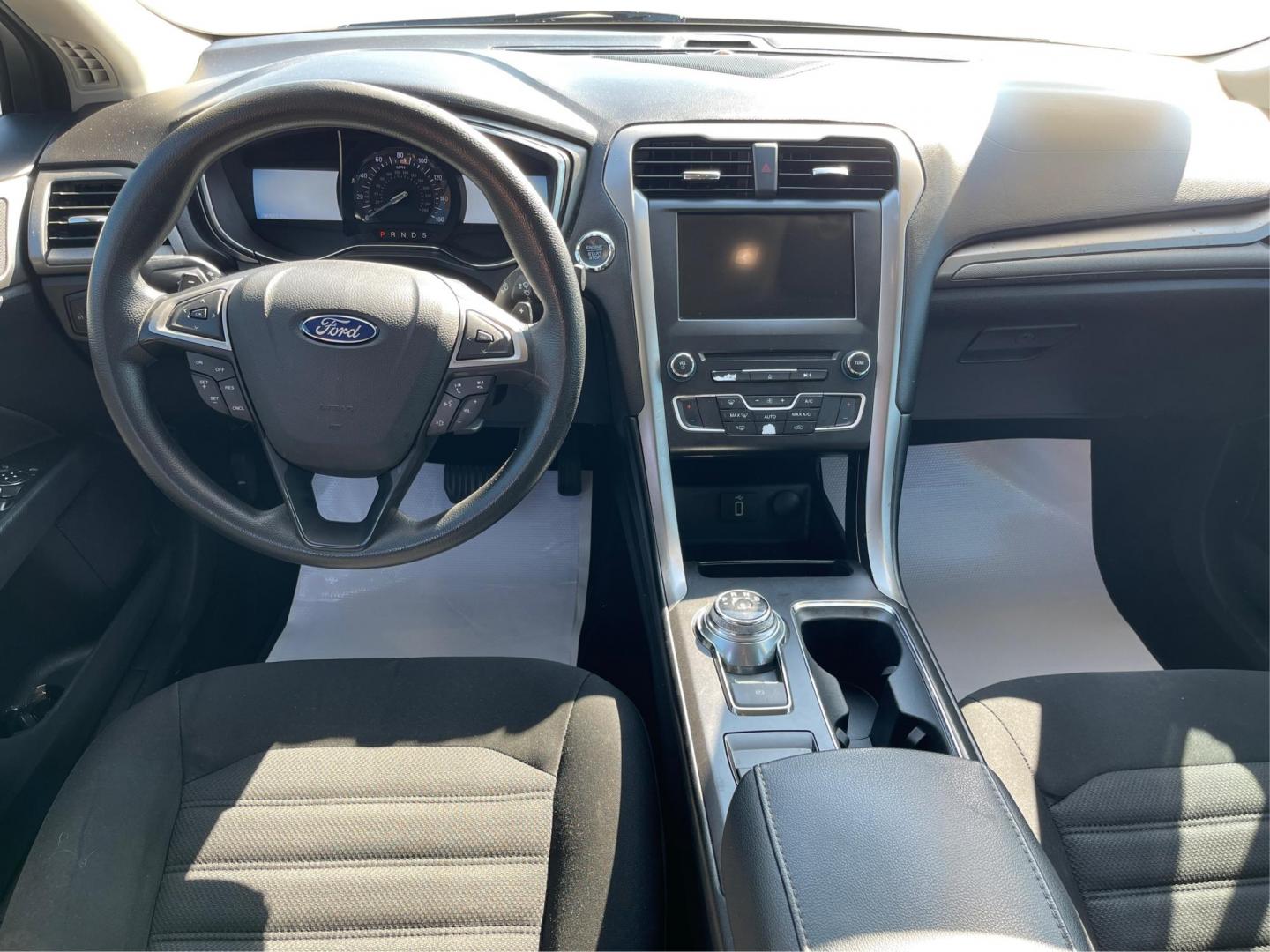 2017 Ford Fusion SE (3FA6P0HD1HR) with an 1.5L L4 DOHC 16V engine, 6-Speed Automatic transmission, located at 880 E. National Road, OH, 45377, (937) 908-9800, 39.891918, -84.183975 - Photo#20