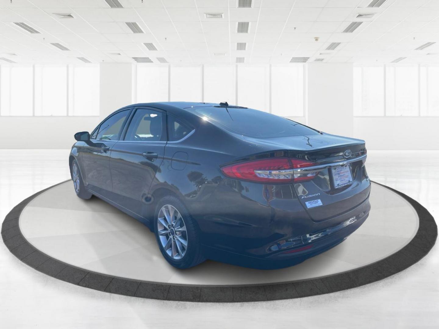 2017 Ford Fusion SE (3FA6P0HD1HR) with an 1.5L L4 DOHC 16V engine, 6-Speed Automatic transmission, located at 880 E. National Road, OH, 45377, (937) 908-9800, 39.891918, -84.183975 - Photo#4