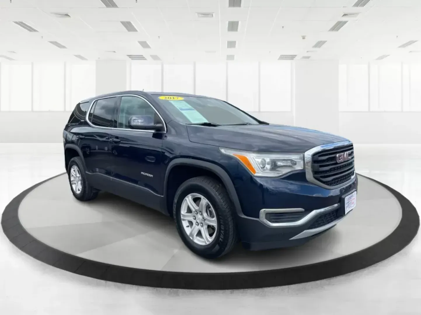 2017 GMC Acadia SLE-1 (1GKKNKLA5HZ) with an 2.5L I-4 gasoline direct injection engine, located at 880 E. National Road, OH, 45377, (937) 908-9800, 39.891918, -84.183975 - Photo#0