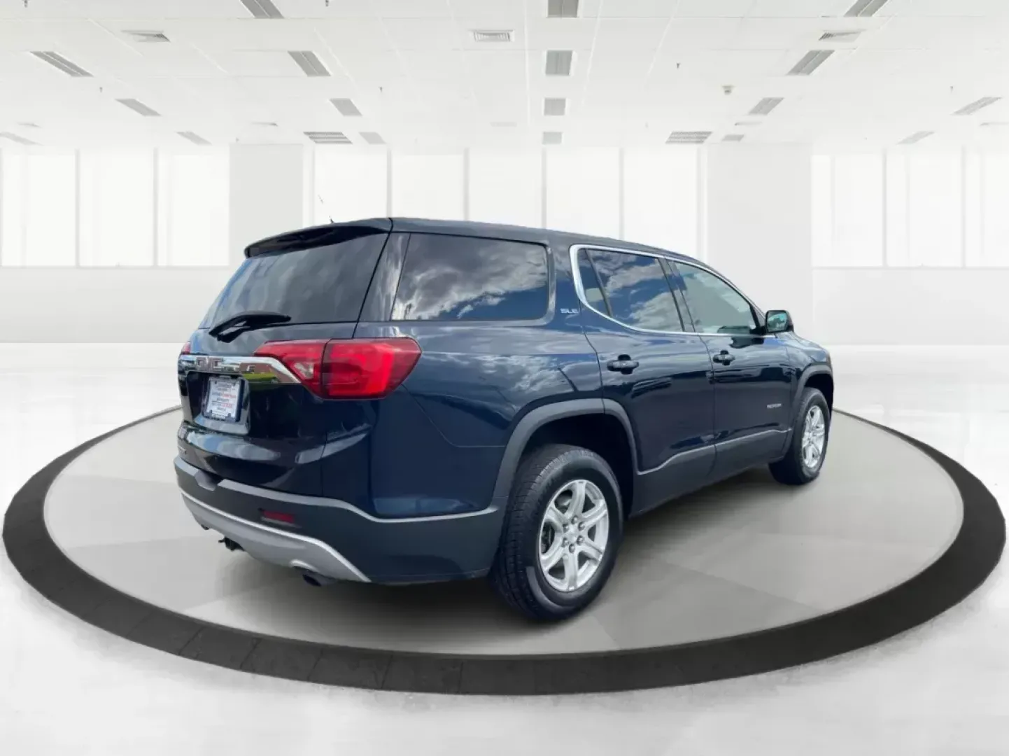 2017 GMC Acadia SLE-1 (1GKKNKLA5HZ) with an 2.5L I-4 gasoline direct injection engine, located at 880 E. National Road, OH, 45377, (937) 908-9800, 39.891918, -84.183975 - Photo#1