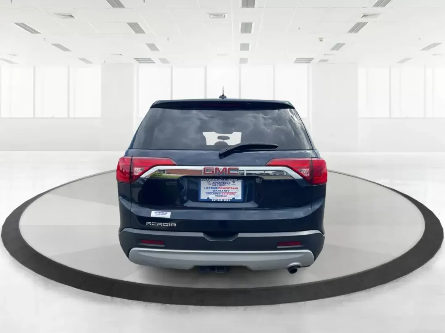 2017 GMC Acadia SLE-1 (1GKKNKLA5HZ) with an 2.5L I-4 gasoline direct injection engine, located at 880 E. National Road, OH, 45377, (937) 908-9800, 39.891918, -84.183975 - Photo#2
