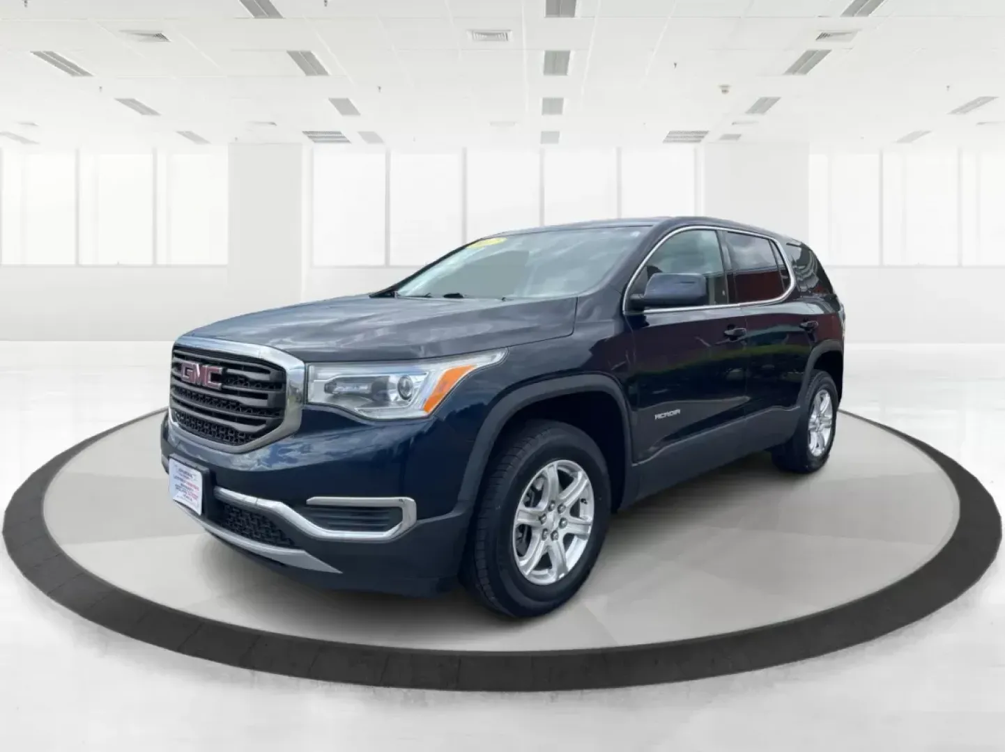 2017 GMC Acadia SLE-1 (1GKKNKLA5HZ) with an 2.5L I-4 gasoline direct injection engine, located at 880 E. National Road, OH, 45377, (937) 908-9800, 39.891918, -84.183975 - Photo#6
