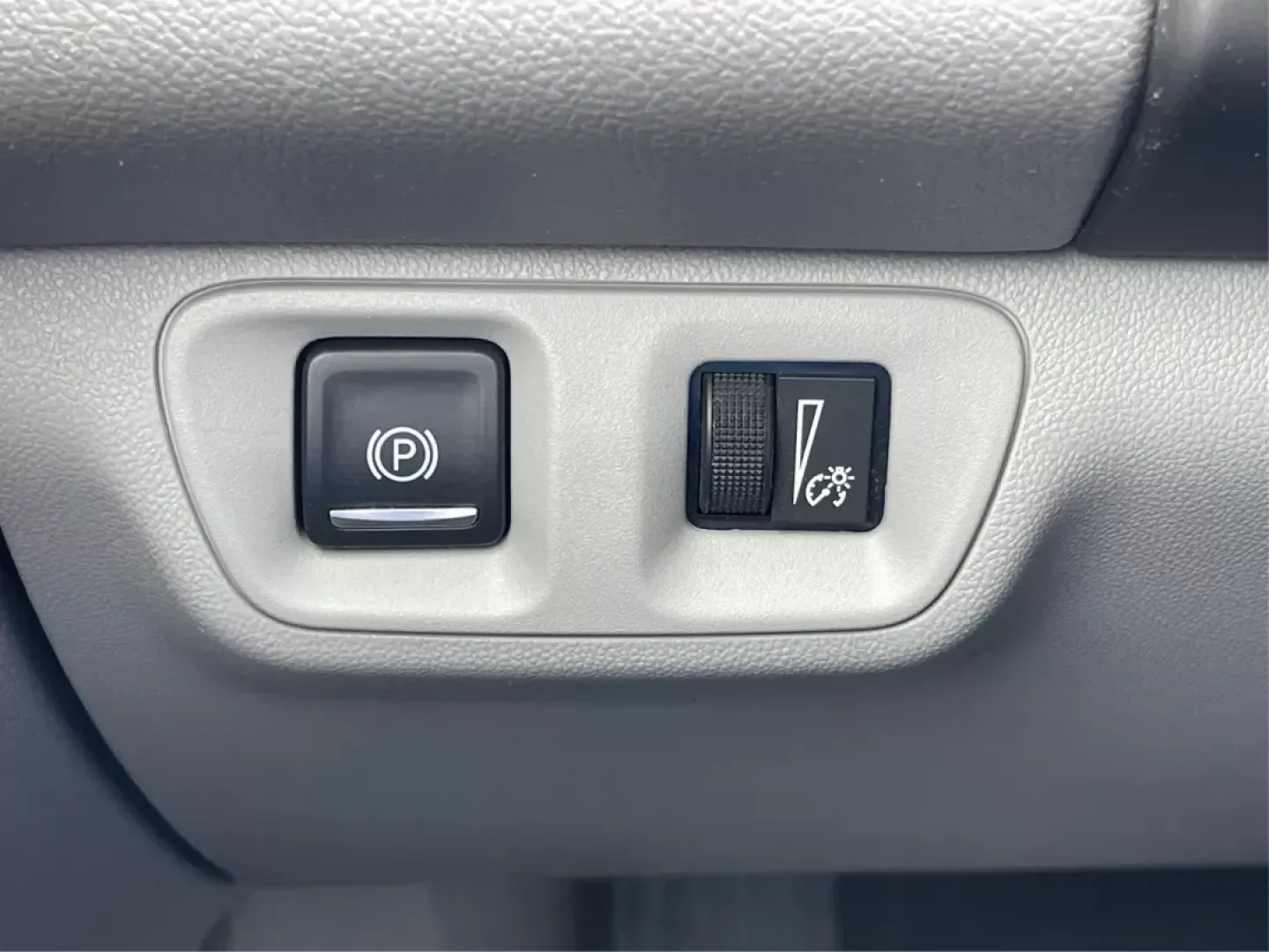 2017 GMC Acadia SLE-1 (1GKKNKLA5HZ) with an 2.5L I-4 gasoline direct injection engine, located at 880 E. National Road, OH, 45377, (937) 908-9800, 39.891918, -84.183975 - Photo#15