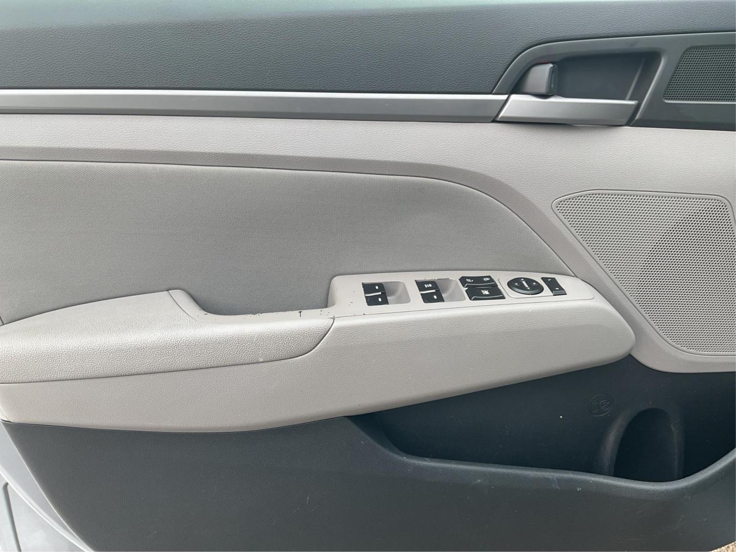 2017 Gray Hyundai Elantra SE (5NPD84LF3HH) with an Other engine, located at 880 E. National Road, OH, 45377, (937) 908-9800, 39.891918, -84.183975 - Photo#16