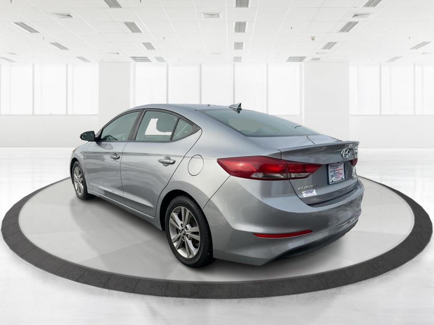 2017 Gray Hyundai Elantra SE (5NPD84LF3HH) with an Other engine, located at 880 E. National Road, OH, 45377, (937) 908-9800, 39.891918, -84.183975 - Photo#4