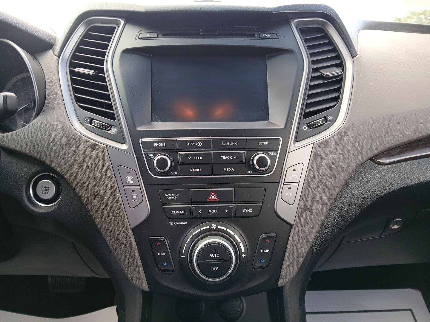2017 Hyundai Santa Fe Sport 2.4 FWD (5NMZU3LB7HH) with an 2.4L L4 DOHC 16V engine, 6-Speed Automatic transmission, located at 1230 East Main St, Xenia, OH, 45385, (937) 908-9800, 39.688042, -83.910538 - Photo#12