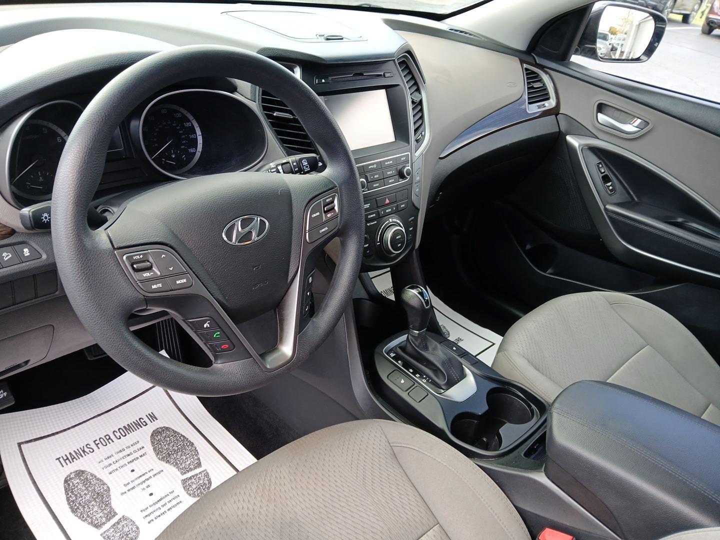 2017 Hyundai Santa Fe Sport 2.4 FWD (5NMZU3LB7HH) with an 2.4L L4 DOHC 16V engine, 6-Speed Automatic transmission, located at 1230 East Main St, Xenia, OH, 45385, (937) 908-9800, 39.688042, -83.910538 - Photo#8