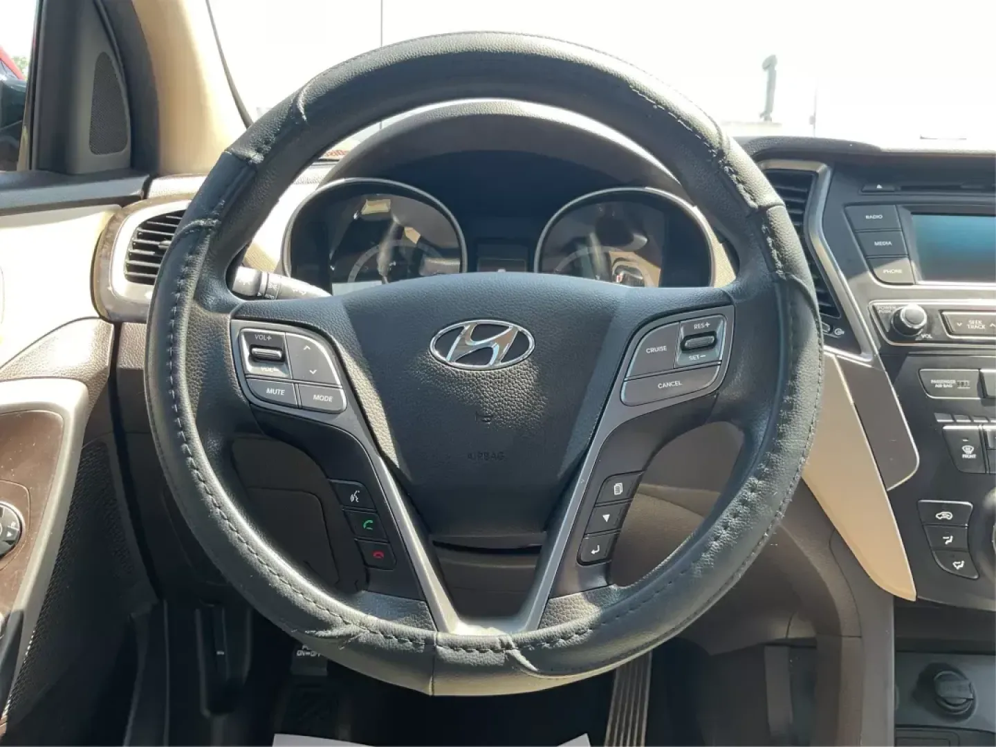 2017 Hyundai Santa Fe 2.4L (5XYZT3LB6HG) with an Theta II 2.4L I-4 gasoline direct injection engine, located at 4508 South Dixie Dr, Moraine, OH, 45439, (937) 908-9800, 39.807072, -84.031563 - Photo#15