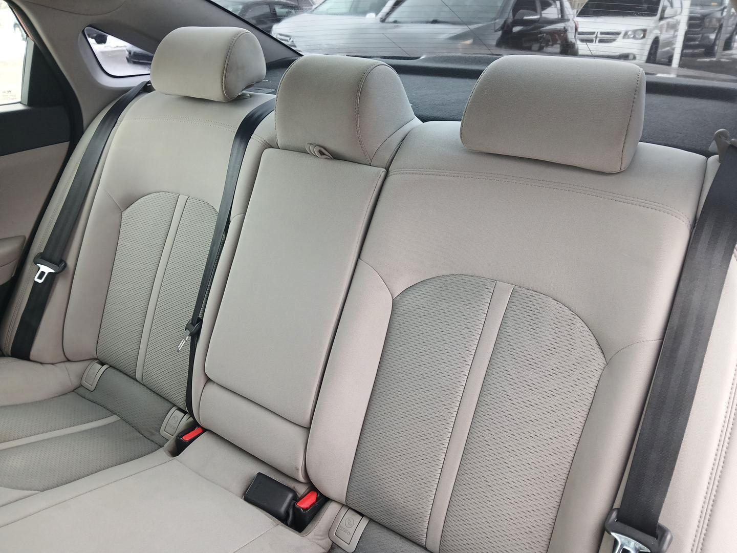 2017 Hyundai Sonata SE (5NPE24AF8HH) with an 2.4L L4 DOHC 16V engine, 7-Speed Automatic transmission, located at 880 E. National Road, OH, 45377, (937) 908-9800, 39.891918, -84.183975 - Photo#9