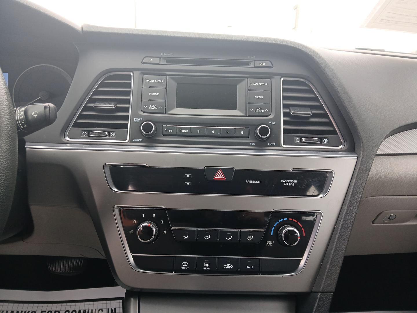 2017 Hyundai Sonata SE (5NPE24AF8HH) with an 2.4L L4 DOHC 16V engine, 7-Speed Automatic transmission, located at 880 E. National Road, OH, 45377, (937) 908-9800, 39.891918, -84.183975 - Photo#12