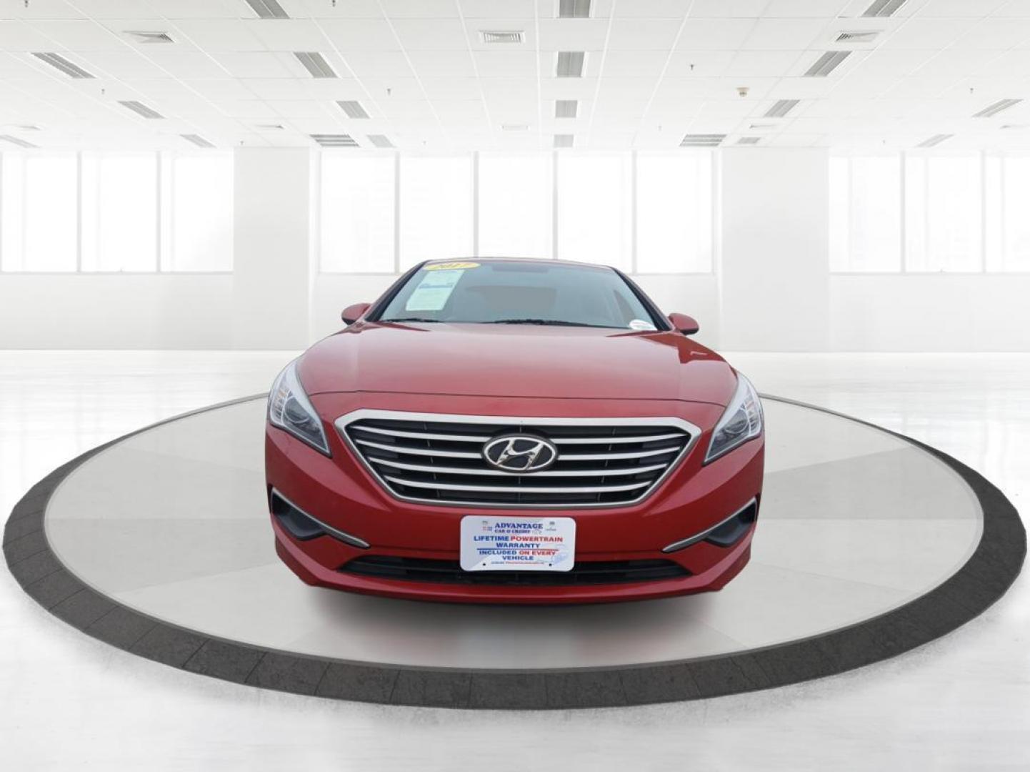 2017 Hyundai Sonata SE (5NPE24AF8HH) with an 2.4L L4 DOHC 16V engine, 7-Speed Automatic transmission, located at 880 E. National Road, OH, 45377, (937) 908-9800, 39.891918, -84.183975 - Photo#6