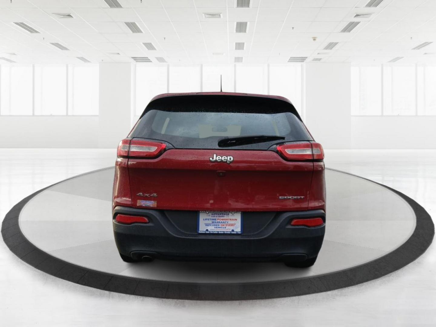 2017 Jeep Cherokee Sport 4WD (1C4PJMAB5HD) with an 2.4L L4 DOHC 16V engine, 9-Speed Automatic transmission, located at 1951 S Dayton Lakeview Rd., New Carlisle, OH, 45344, (937) 908-9800, 39.890999, -84.050255 - Photo#3