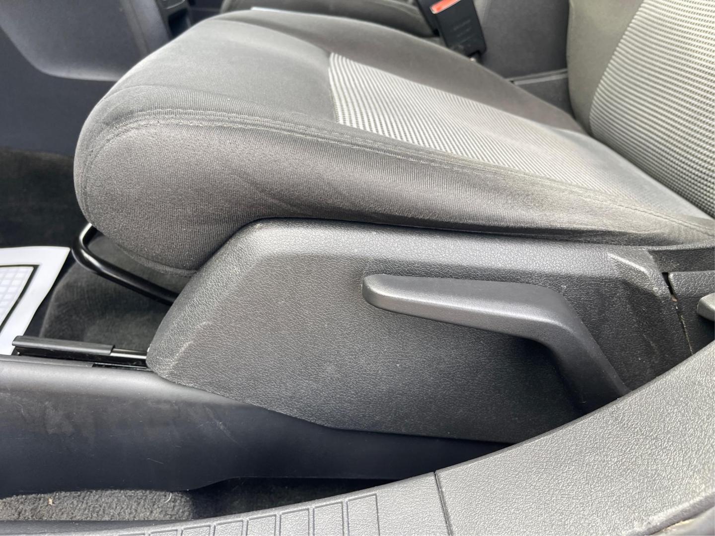 2017 Jeep Patriot Latitude 4WD (1C4NJRFB3HD) with an 2.4L L4 DOHC 16V engine, located at 4508 South Dixie Dr, Moraine, OH, 45439, (937) 908-9800, 39.807072, -84.031563 - Photo#16