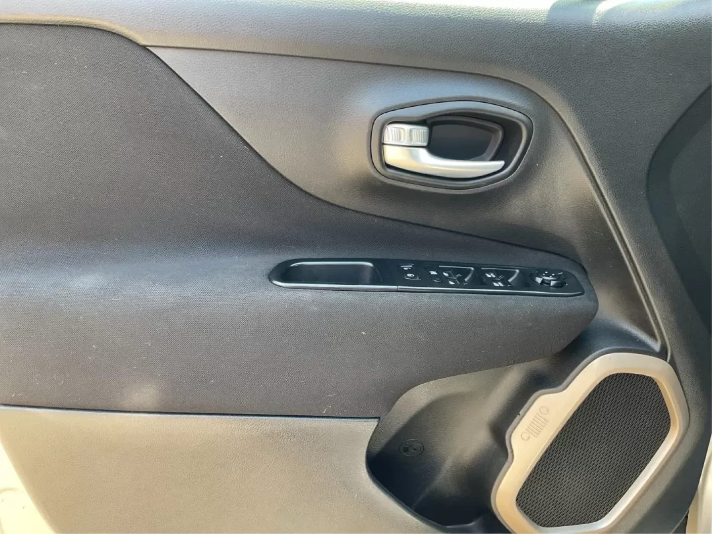 2017 Jeep Renegade Latitude FWD (ZACCJABB4HP) with an Other engine, located at 8750 N County Rd 25A, Piqua, OH, 45356, (937) 908-9800, 40.164391, -84.232513 - Photo#18