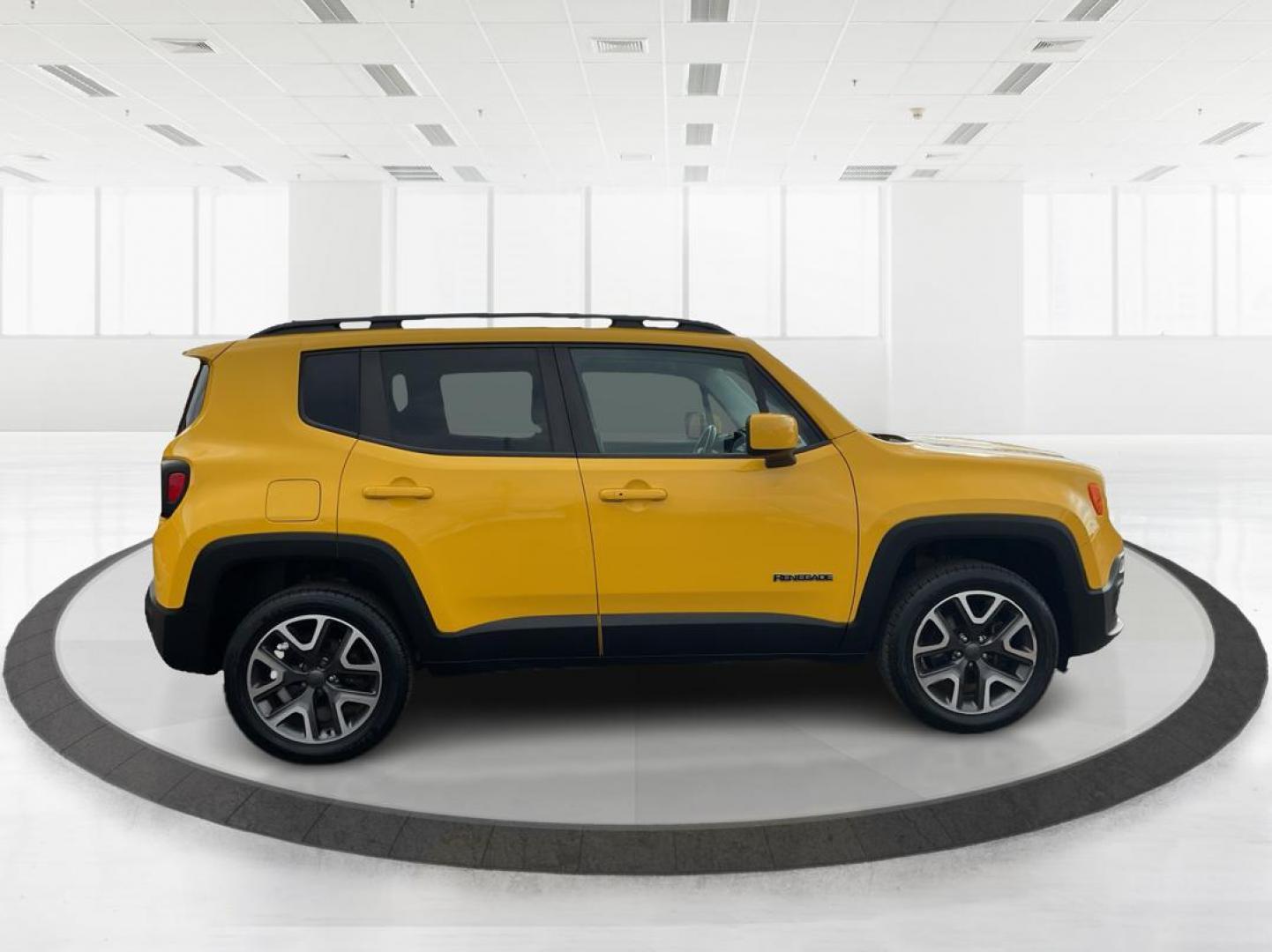 2017 Jeep Renegade Latitude 4x4 (ZACCJBBB3HP) with an MultiAir 1.4L I-4 variable valve control engine, located at 4508 South Dixie Dr, Moraine, OH, 45439, (937) 908-9800, 39.807072, -84.031563 - Photo#1