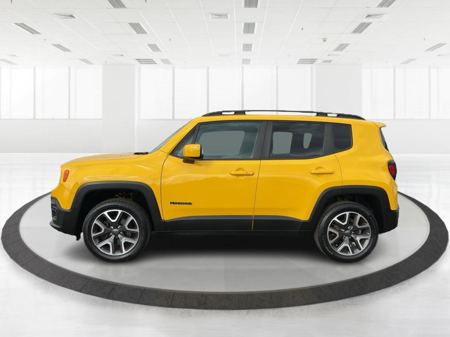 2017 Jeep Renegade Latitude 4x4 (ZACCJBBB3HP) with an MultiAir 1.4L I-4 variable valve control engine, located at 4508 South Dixie Dr, Moraine, OH, 45439, (937) 908-9800, 39.807072, -84.031563 - Photo#4