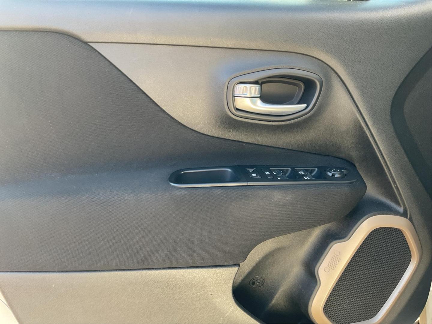 2017 Jeep Renegade Sport 4x4 (ZACCJBAH3HP) with an MultiAir 1.4L I-4 variable valve control engine, Manual transmission, located at 1099 N County Rd 25A , Troy, OH, 45373, (937) 908-9800, 40.057041, -84.215462 - Photo#15