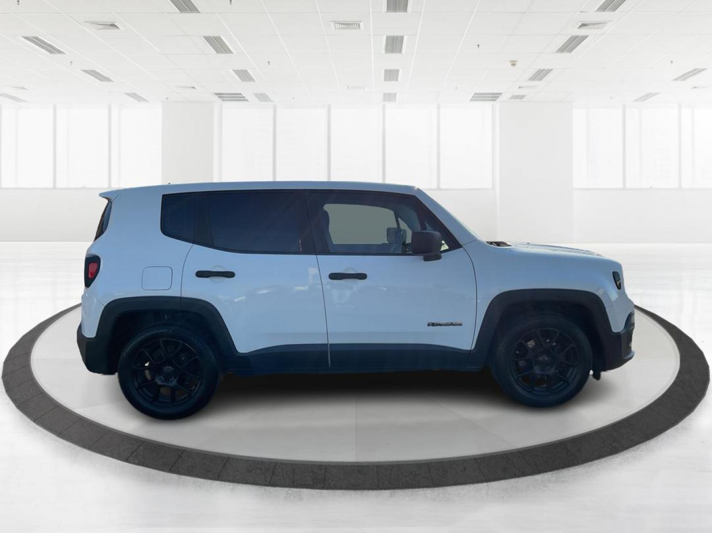 2017 Jeep Renegade Sport 4x4 (ZACCJBAH3HP) with an MultiAir 1.4L I-4 variable valve control engine, Manual transmission, located at 1099 N County Rd 25A , Troy, OH, 45373, (937) 908-9800, 40.057041, -84.215462 - Photo#1