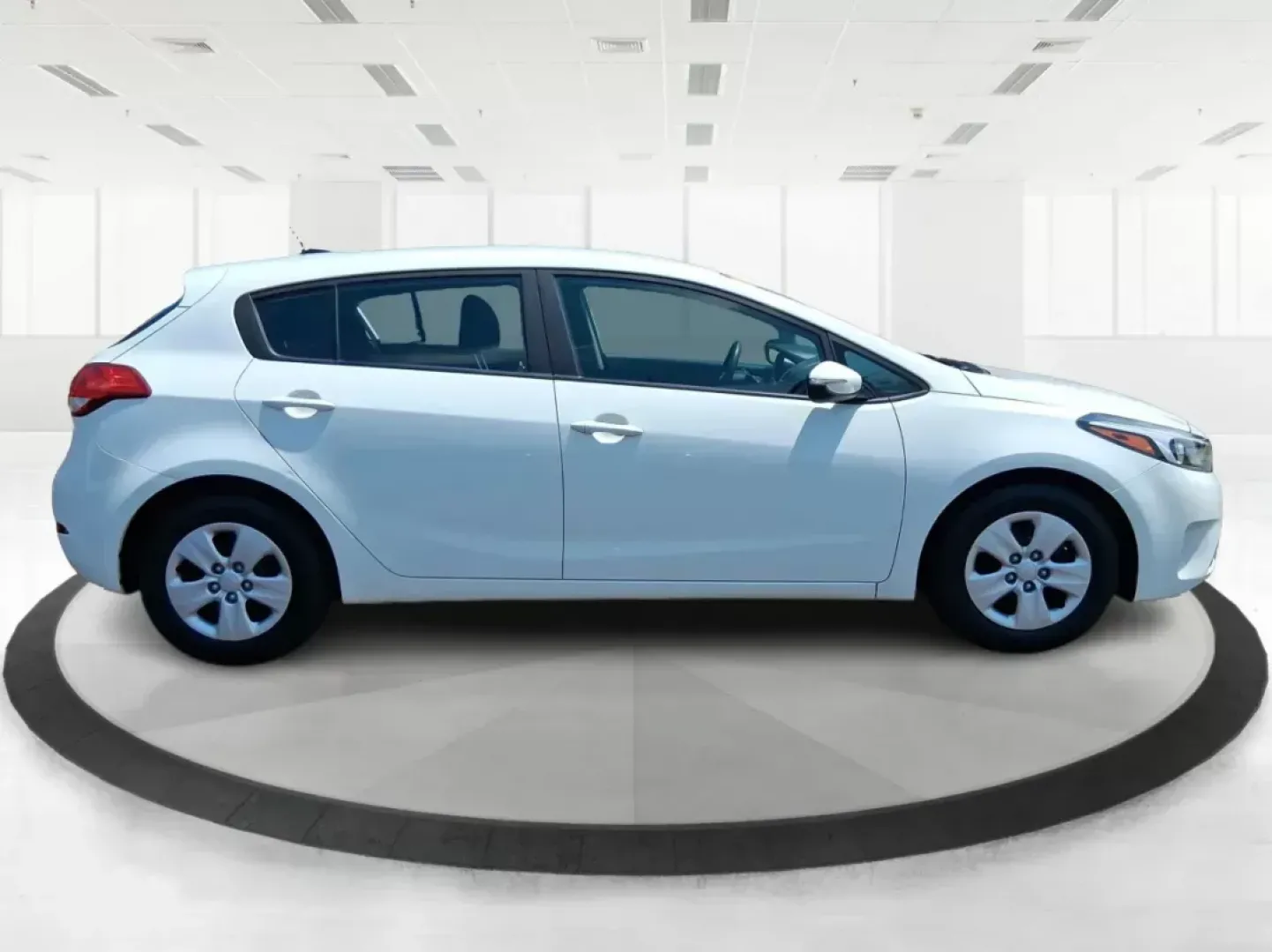 2017 Kia Forte LX (KNAFK5A8XH5) with an 2L I-4 DOHC engine, located at 1230 East Main St, Xenia, OH, 45385, (937) 908-9800, 39.688042, -83.910538 - Photo#1