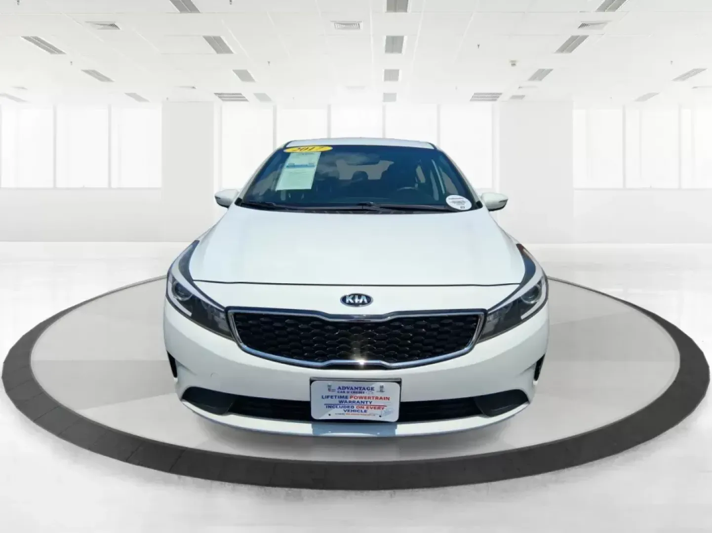 2017 Kia Forte LX (KNAFK5A8XH5) with an 2L I-4 DOHC engine, located at 1230 East Main St, Xenia, OH, 45385, (937) 908-9800, 39.688042, -83.910538 - Photo#6