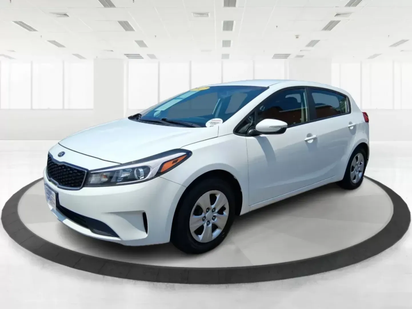 2017 Kia Forte LX (KNAFK5A8XH5) with an 2L I-4 DOHC engine, located at 1230 East Main St, Xenia, OH, 45385, (937) 908-9800, 39.688042, -83.910538 - Photo#7