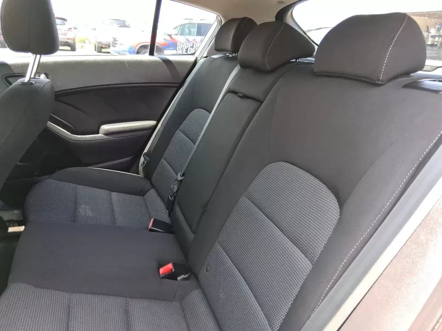 2017 Kia Forte LX (KNAFK5A8XH5) with an 2L I-4 DOHC engine, located at 1230 East Main St, Xenia, OH, 45385, (937) 908-9800, 39.688042, -83.910538 - Photo#9