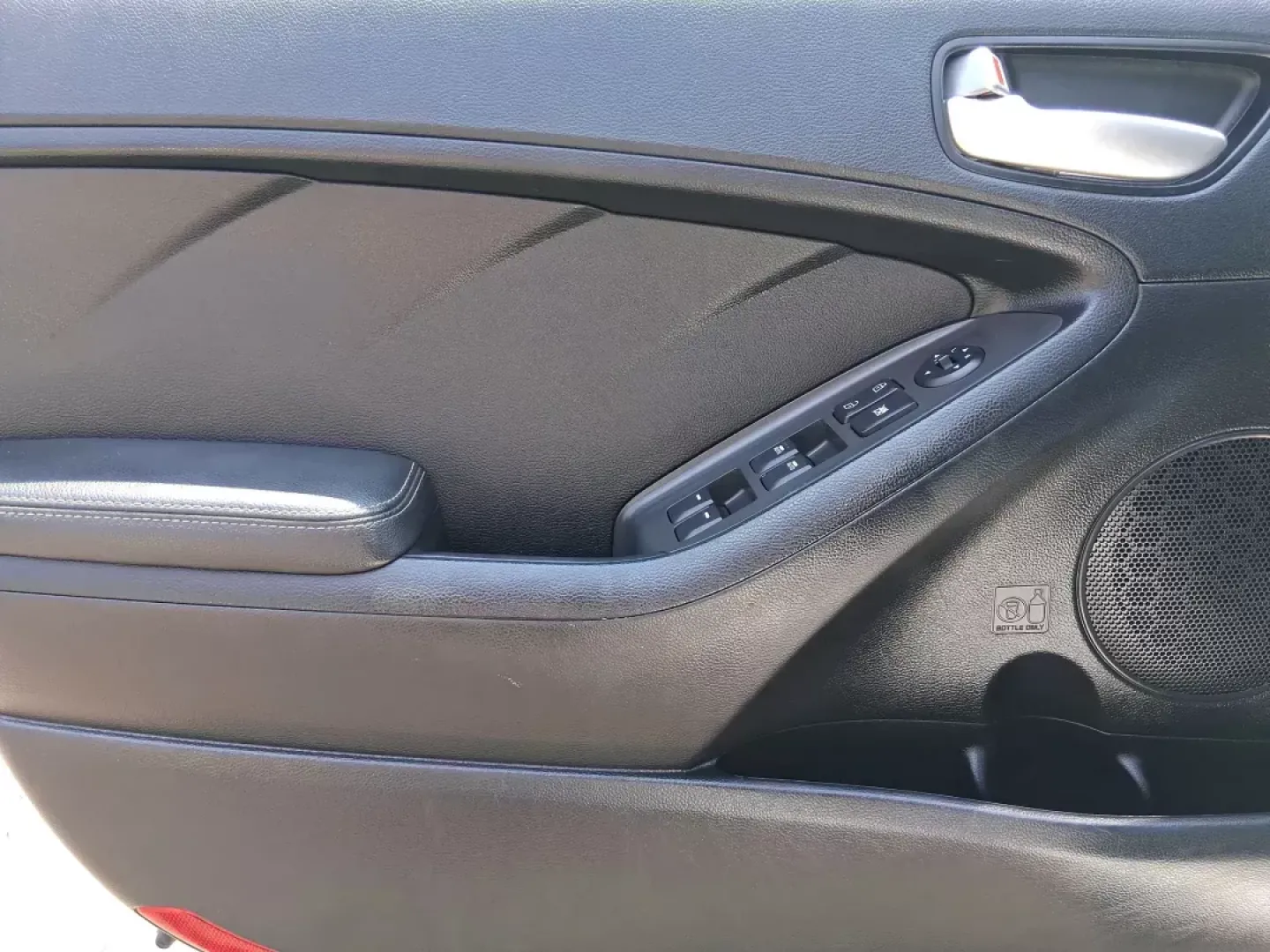 2017 Kia Forte LX (KNAFK5A8XH5) with an 2L I-4 DOHC engine, located at 1230 East Main St, Xenia, OH, 45385, (937) 908-9800, 39.688042, -83.910538 - Photo#16