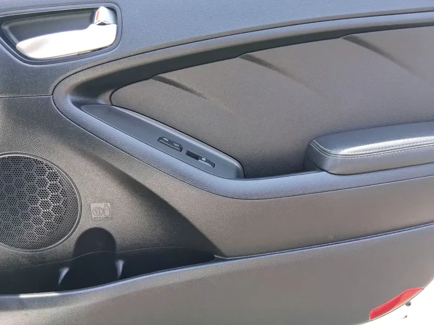 2017 Kia Forte LX (KNAFK5A8XH5) with an 2L I-4 DOHC engine, located at 1230 East Main St, Xenia, OH, 45385, (937) 908-9800, 39.688042, -83.910538 - Photo#17
