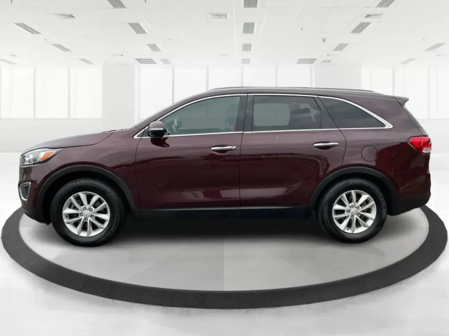 2017 Kia Sorento 3.3L LX (5XYPG4A53HG) with an Lambda II 3.3L V-6 gasoline direct injection engine, located at 1951 S Dayton Lakeview Rd., New Carlisle, OH, 45344, (937) 908-9800, 39.890999, -84.050255 - Photo#5