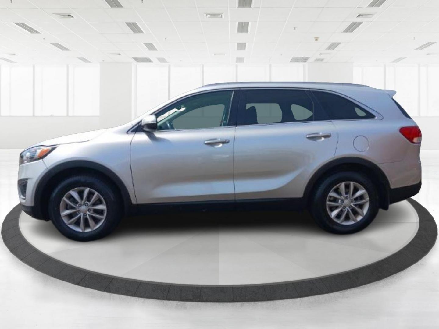 2017 Kia Sorento LX 2WD (5XYPG4A37HG) with an 2.4L L4 DOHC 16V engine, 6-Speed Automatic transmission, located at 1951 S Dayton Lakeview Rd., New Carlisle, OH, 45344, (937) 908-9800, 39.890999, -84.050255 - Photo#3
