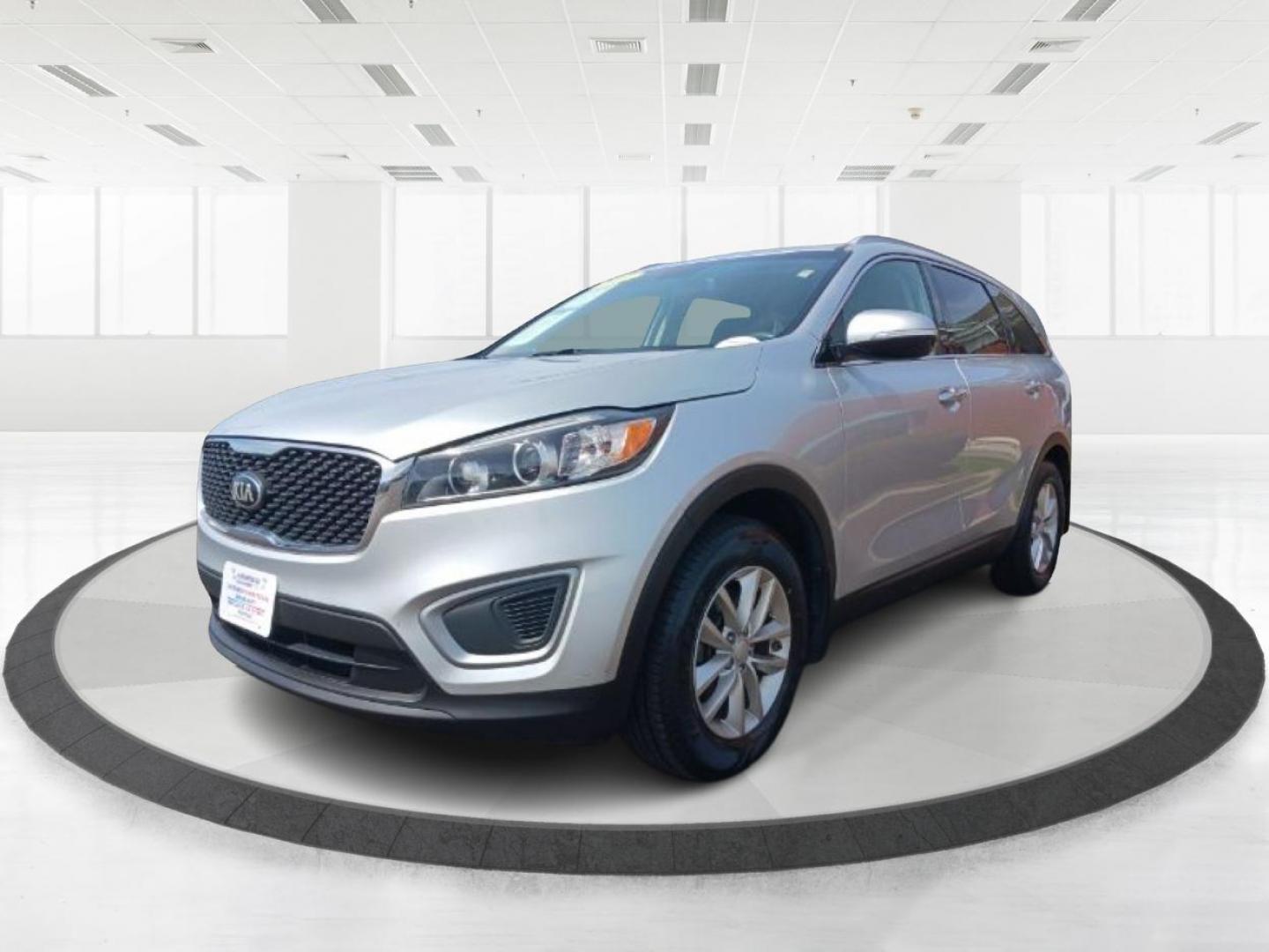 2017 Kia Sorento LX 2WD (5XYPG4A37HG) with an 2.4L L4 DOHC 16V engine, 6-Speed Automatic transmission, located at 1951 S Dayton Lakeview Rd., New Carlisle, OH, 45344, (937) 908-9800, 39.890999, -84.050255 - Photo#5