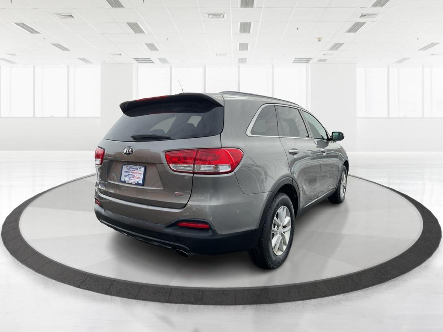 2017 Kia Sorento 2.4L LX (5XYPG4A34HG) with an 2.4L I-4 gasoline direct injection engine, located at 401 Woodman Dr, Riverside, OH, 45431, (937) 908-9800, 39.761024, -84.120956 - Photo#2