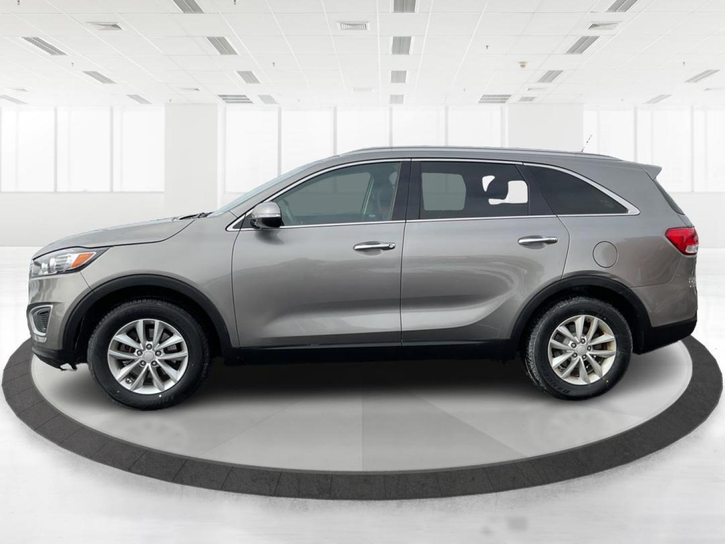 2017 Kia Sorento 2.4L LX (5XYPG4A34HG) with an 2.4L I-4 gasoline direct injection engine, located at 401 Woodman Dr, Riverside, OH, 45431, (937) 908-9800, 39.761024, -84.120956 - Photo#5