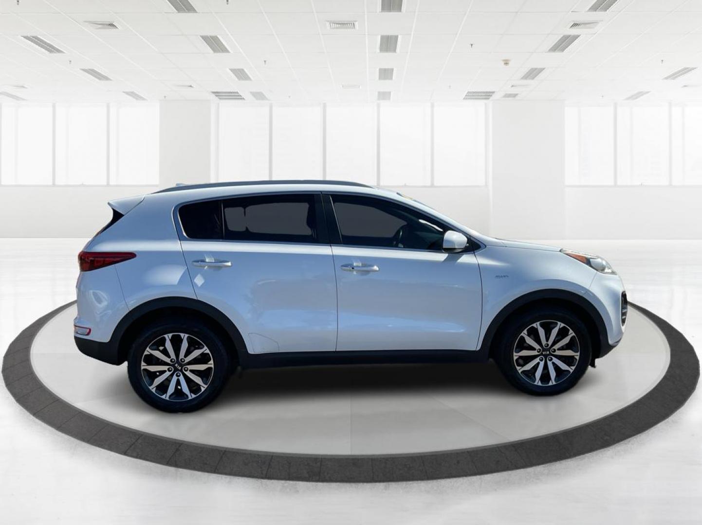 2017 Kia Sportage EX (KNDPNCAC0H7) with an Theta II 2.4L I-4 gasoline direct injection engine, located at 4508 South Dixie Dr, Moraine, OH, 45439, (937) 908-9800, 39.807072, -84.031563 - Photo#1