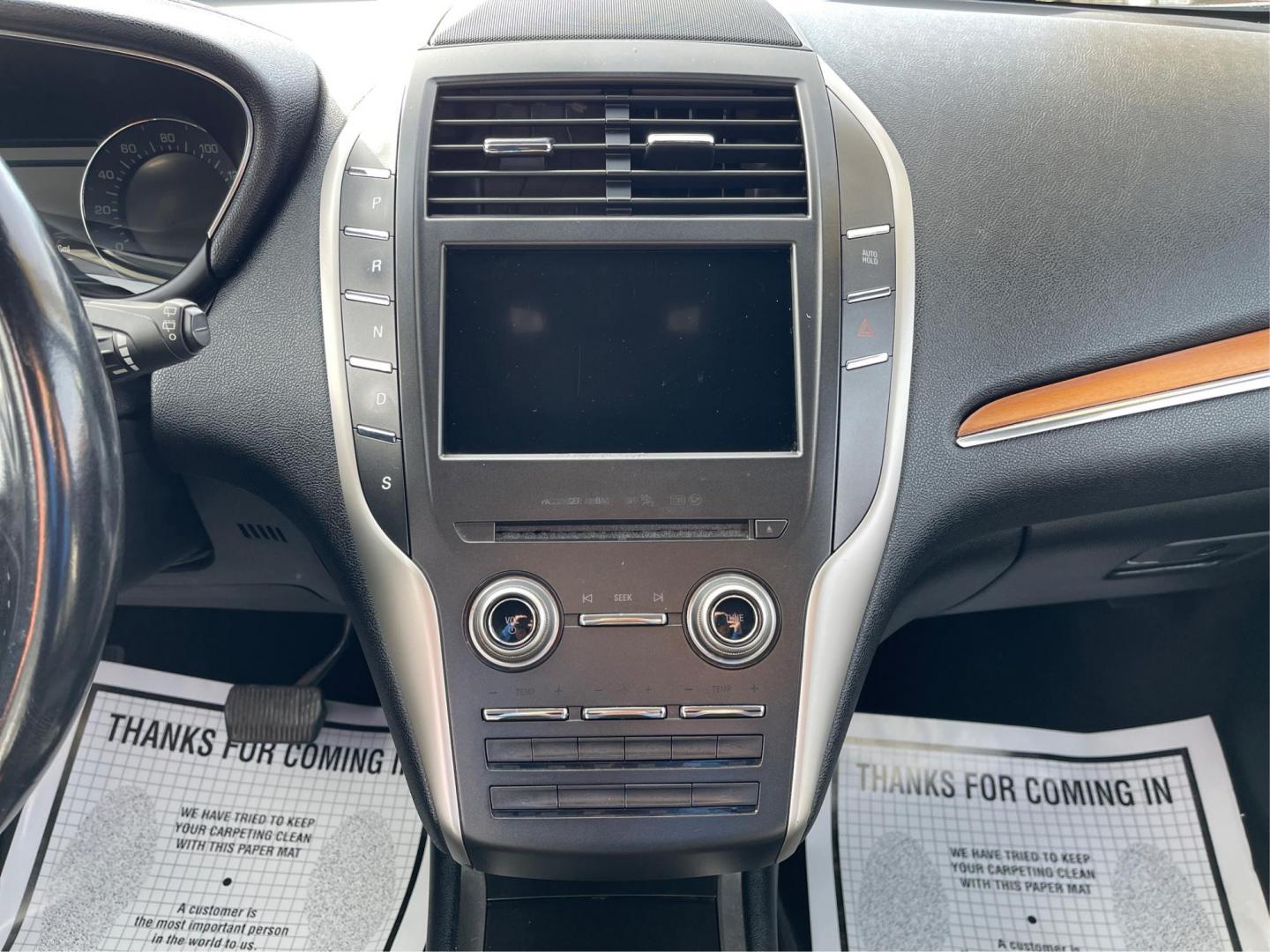 2017 Lincoln MKC Select AWD (5LMCJ2D95HU) with an 2.0L L4 DOHC 16V engine, 6-Speed Automatic transmission, located at 4508 South Dixie Dr, Moraine, OH, 45439, (937) 908-9800, 39.807072, -84.031563 - Photo#12