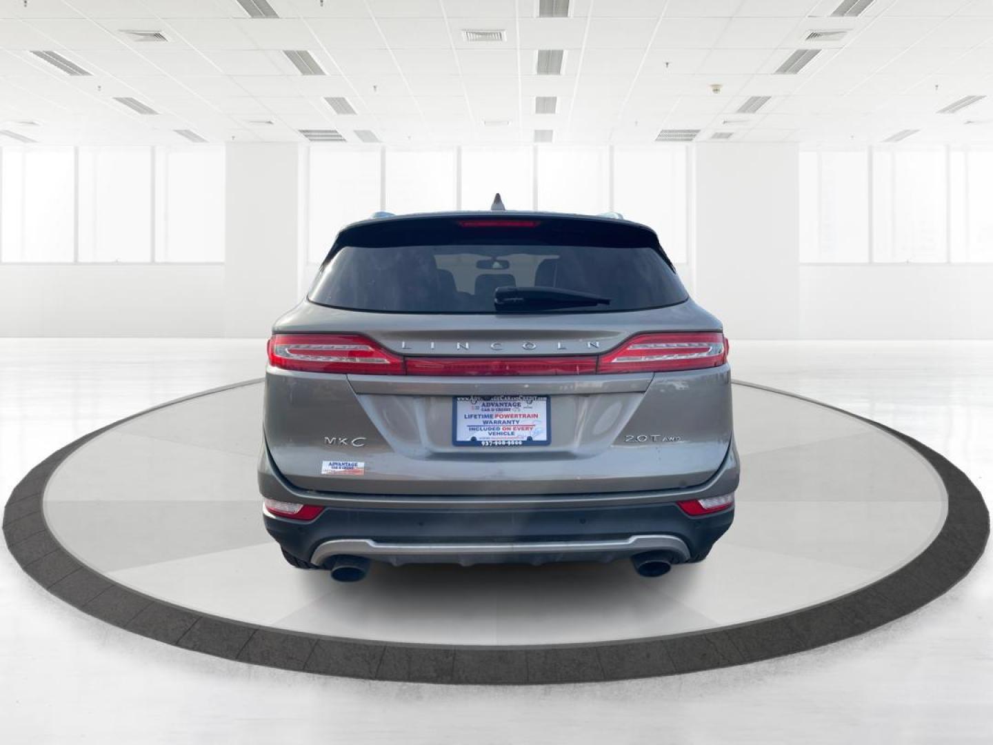 2017 Lincoln MKC Select AWD (5LMCJ2D95HU) with an 2.0L L4 DOHC 16V engine, 6-Speed Automatic transmission, located at 4508 South Dixie Dr, Moraine, OH, 45439, (937) 908-9800, 39.807072, -84.031563 - Photo#3