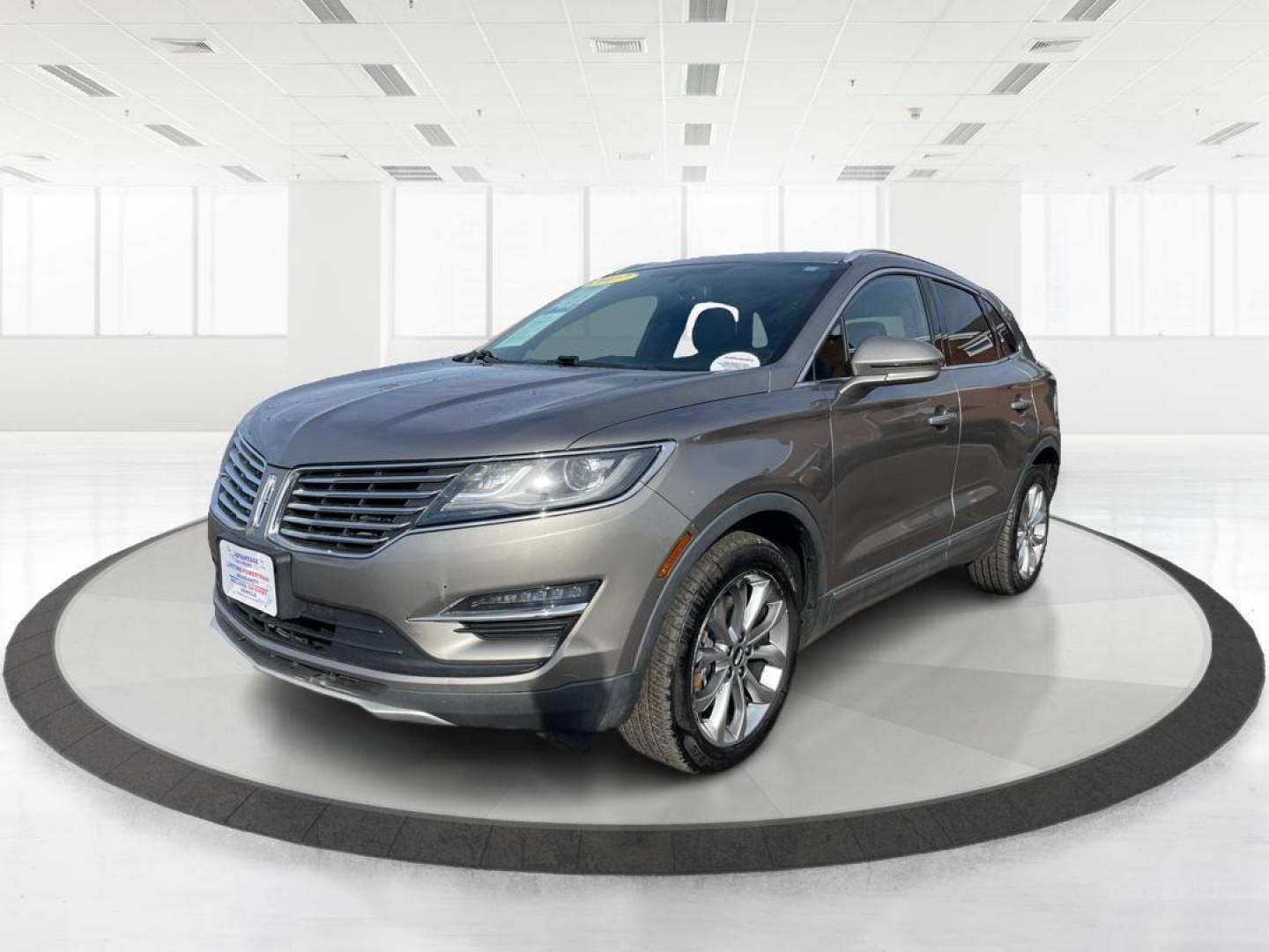 2017 Lincoln MKC Select AWD (5LMCJ2D95HU) with an 2.0L L4 DOHC 16V engine, 6-Speed Automatic transmission, located at 4508 South Dixie Dr, Moraine, OH, 45439, (937) 908-9800, 39.807072, -84.031563 - Photo#7