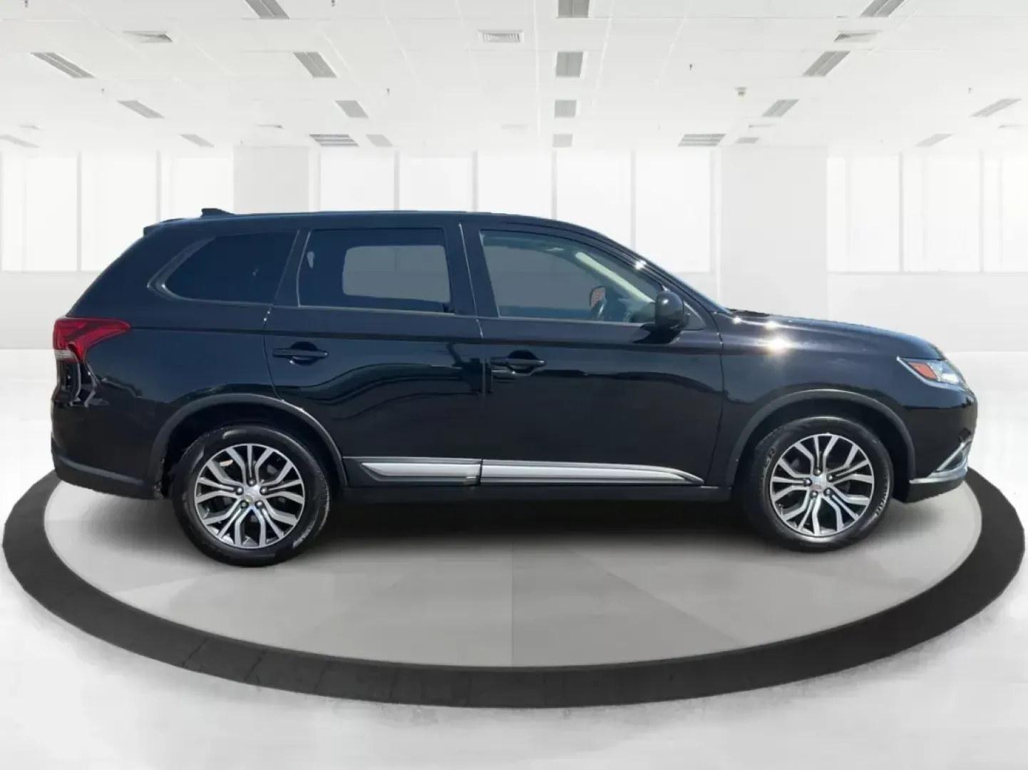 2017 Mitsubishi Outlander ES (JA4AD2A34HZ) with an 2.4L I-4 variable valve control engine, located at 880 E. National Road, OH, 45377, (937) 908-9800, 39.891918, -84.183975 - Photo#1