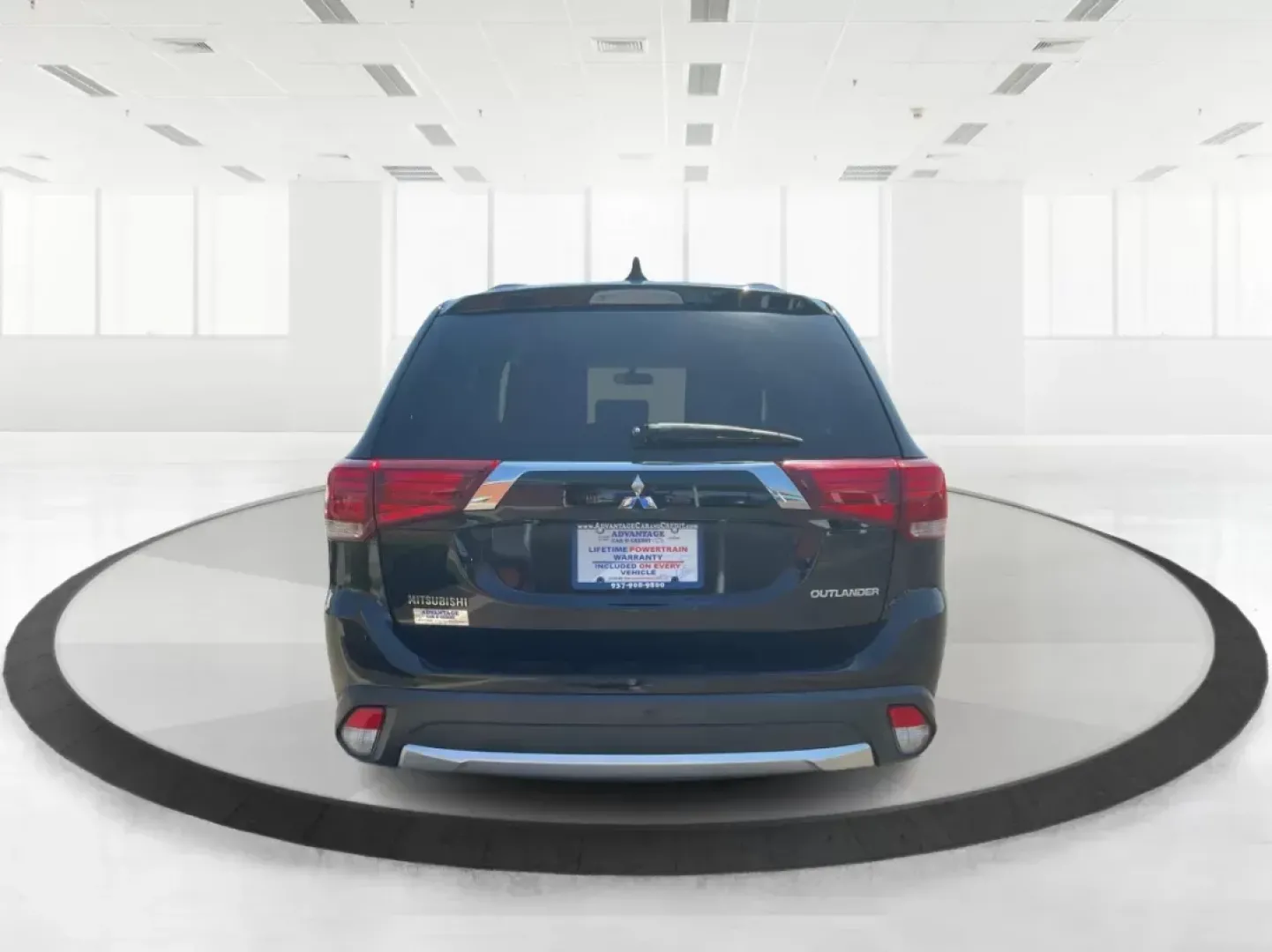 2017 Mitsubishi Outlander ES (JA4AD2A34HZ) with an 2.4L I-4 variable valve control engine, located at 880 E. National Road, OH, 45377, (937) 908-9800, 39.891918, -84.183975 - Photo#3