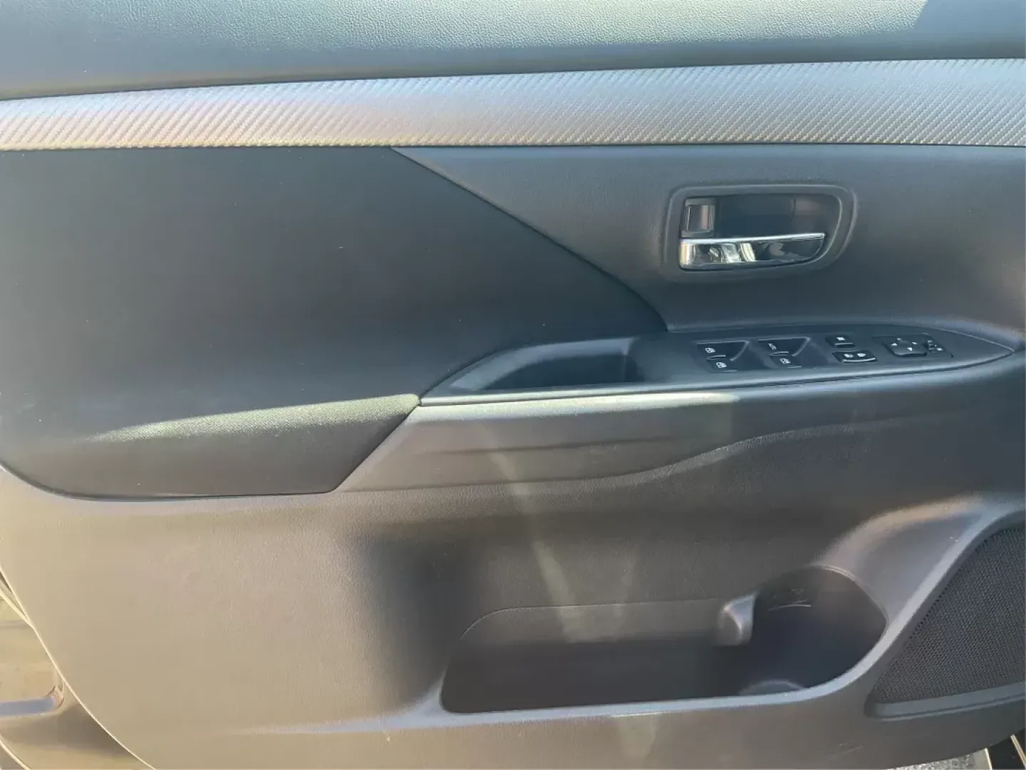 2017 Mitsubishi Outlander ES (JA4AD2A34HZ) with an 2.4L I-4 variable valve control engine, located at 880 E. National Road, OH, 45377, (937) 908-9800, 39.891918, -84.183975 - Photo#16
