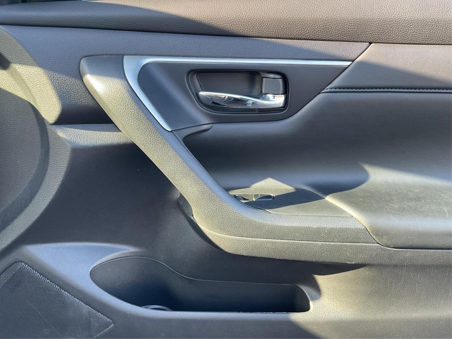 2017 Nissan Altima 2.5 SR (1N4AL3AP8HC) with an Other engine, located at 1230 East Main St, Xenia, OH, 45385, (937) 908-9800, 39.688042, -83.910538 - Photo#18