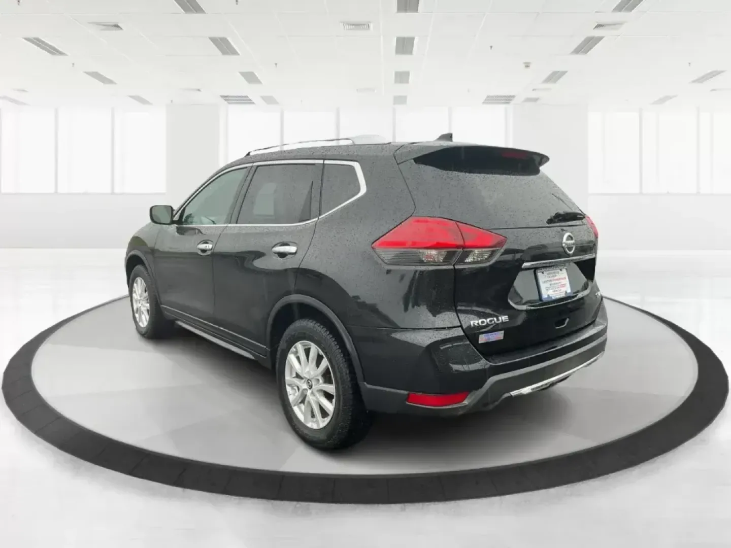 2017 Nissan Rogue SV (KNMAT2MV7HP) with an 2.5L I-4 DOHC engine, located at 8750 N County Rd 25A, Piqua, OH, 45356, (937) 908-9800, 40.164391, -84.232513 - Photo#5