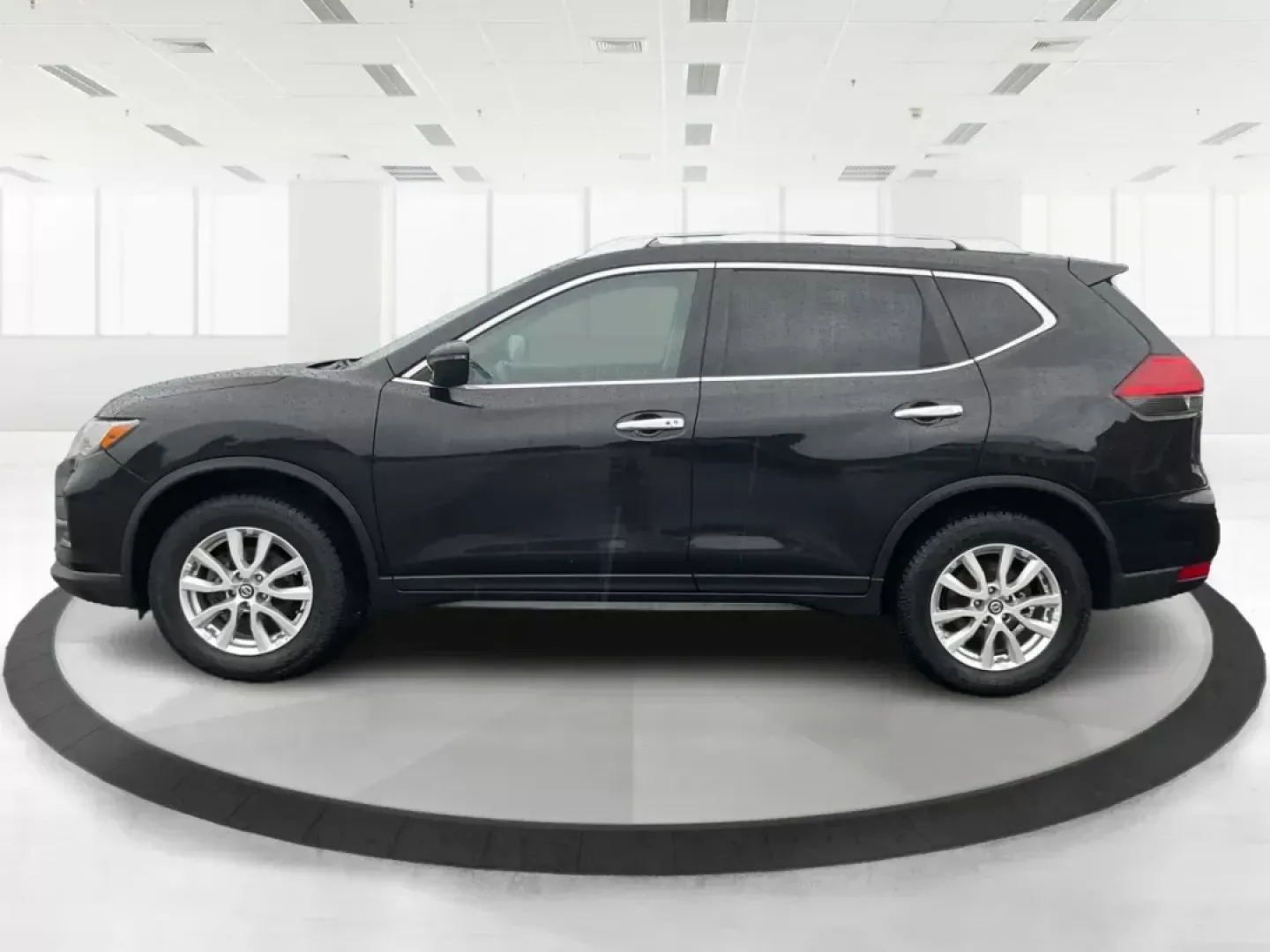 2017 Nissan Rogue SV (KNMAT2MV7HP) with an 2.5L I-4 DOHC engine, located at 8750 N County Rd 25A, Piqua, OH, 45356, (937) 908-9800, 40.164391, -84.232513 - Photo#6