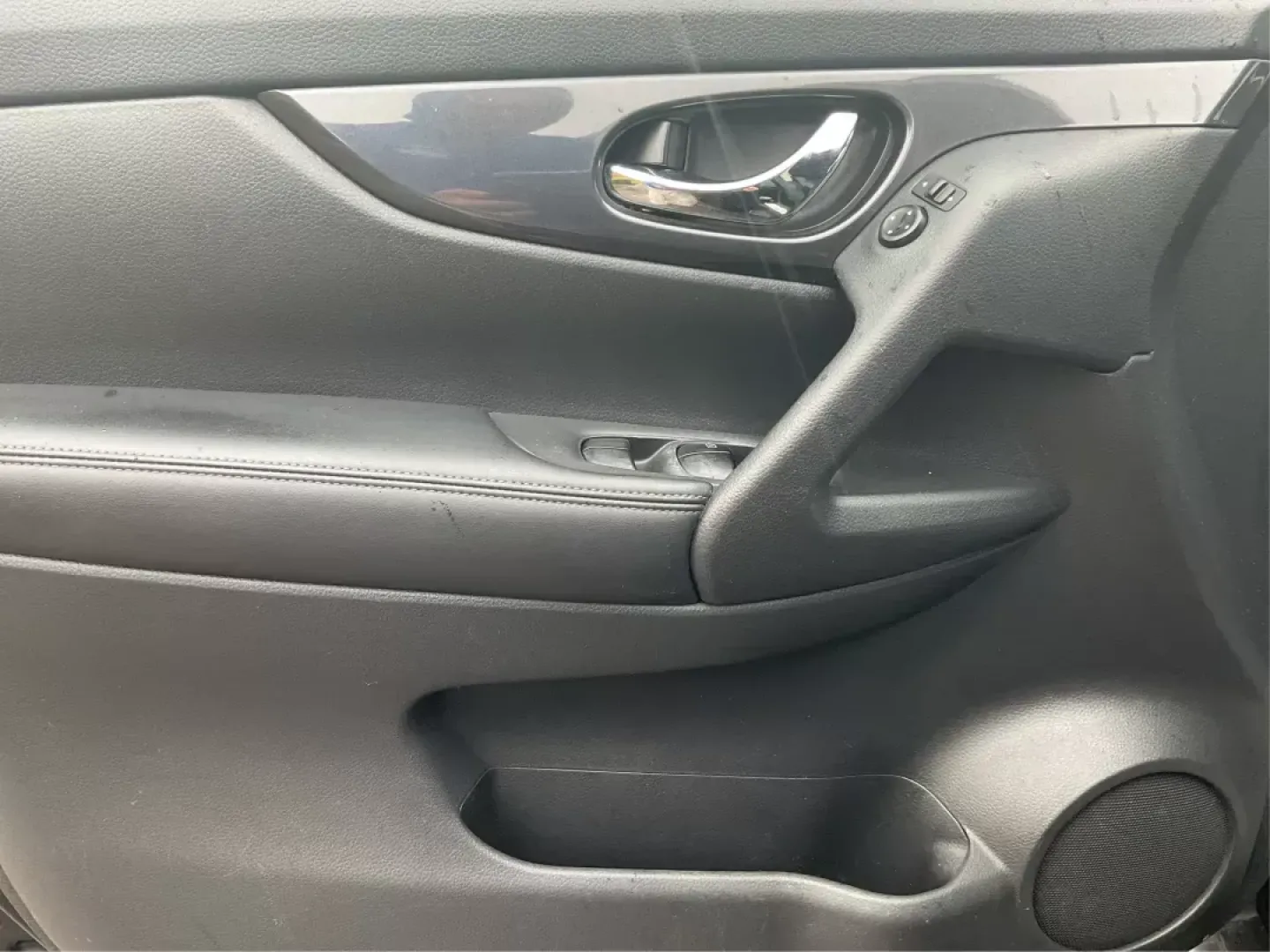 2017 Nissan Rogue SV (KNMAT2MV7HP) with an 2.5L I-4 DOHC engine, located at 8750 N County Rd 25A, Piqua, OH, 45356, (937) 908-9800, 40.164391, -84.232513 - Photo#18