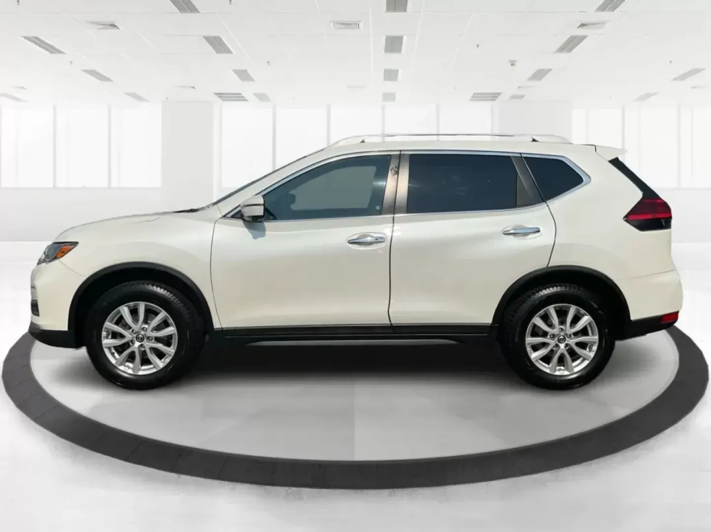 2017 Nissan Rogue SV (5N1AT2MV3HC) with an 2.5L I-4 DOHC engine, located at 1099 N County Rd 25A , Troy, OH, 45373, (937) 908-9800, 40.057041, -84.215462 - Photo#5